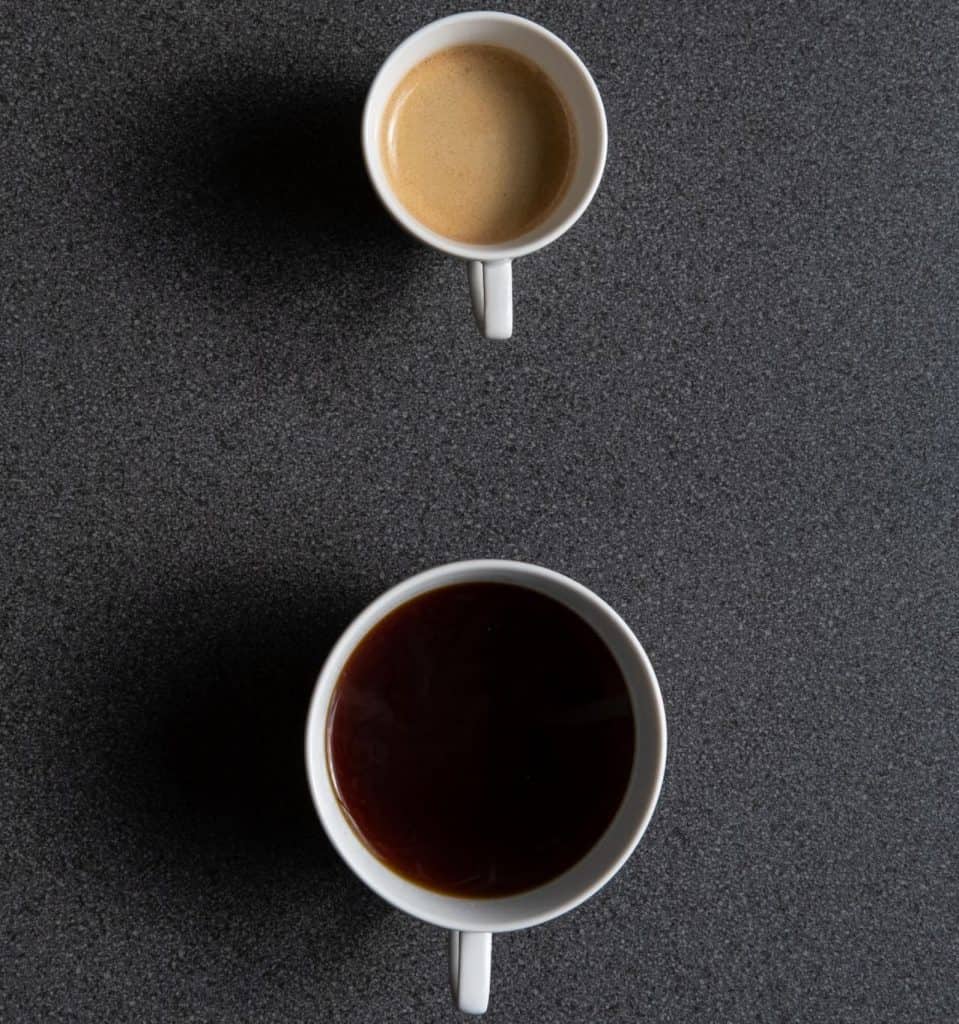 Šálky s kávou